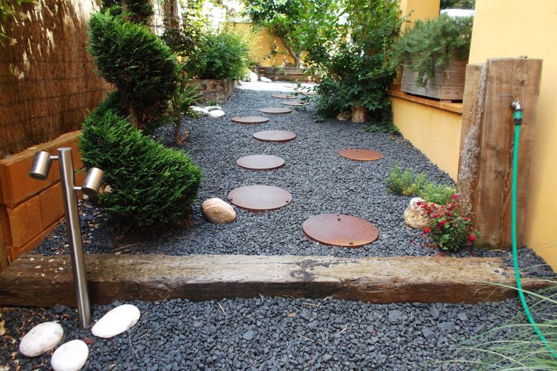 jardins-sostenibles-amb-pedres-decoratives-Girona